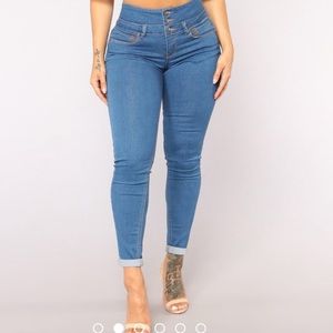 Fashion nova booty lifting jenas